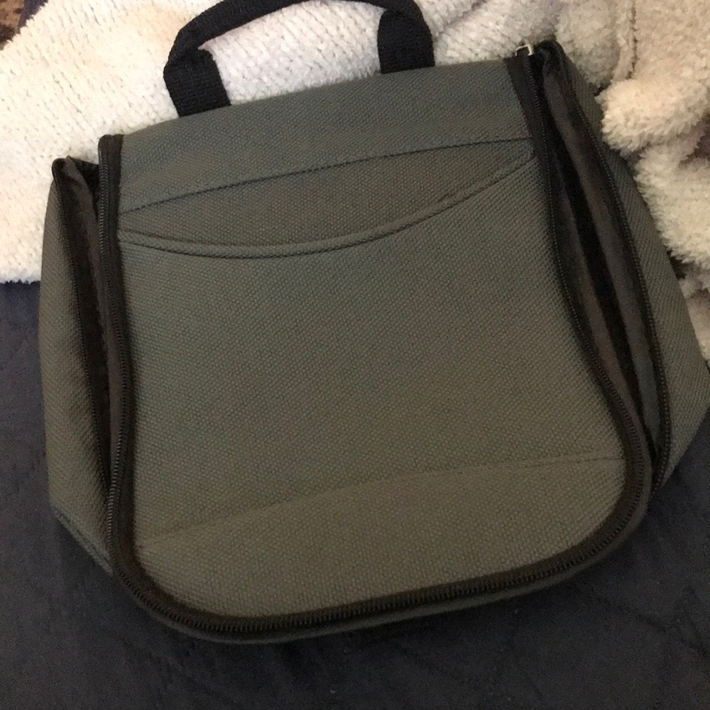 American Tourister Olive Green Men's Toiletry Kit with Top Handle